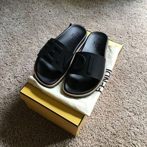 MEN’S Fendi Embossed Logo Slides US 9
